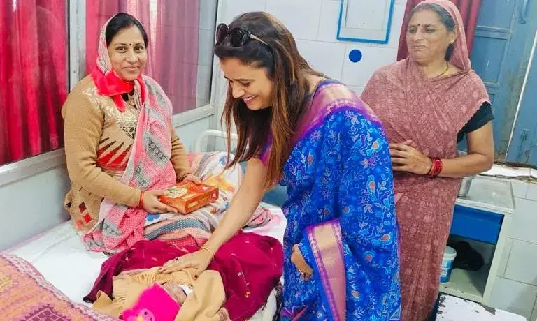 जिला अस्पताल के मैटरनिटी वार्ड पहुंचे कलेक्टर, मुंह मीठा करा दीपावली पर्व की दी शुभकामनाएं
