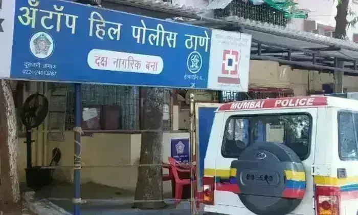 एंटोप हिल पुलिस ने दिया दीपावली गिफ्ट, 36 लोगों को चोरी गया मोबाइल लौटाया