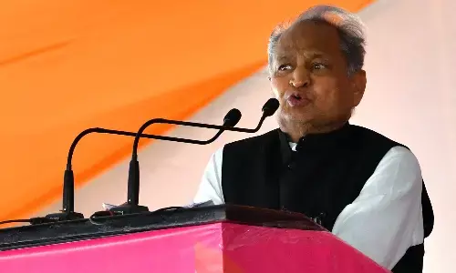 राजस्थान के सीएम ने पीएम मोदी से कहा- अगर हम आतंकवादियों से सहानुभूति रखते हैं तो केंद्र हमें बर्खास्त करे राजस्थान के सीएम ने पीएम मोदी से कहा- अगर हम आतंकवादियों से सहानुभूति रखते हैं तो केंद्र हमें बर्खास्त करे