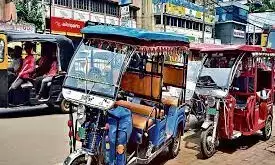 ई-रिक्शा में महिला डॉक्टर के पर्स से 7 ताेला सोना चोरी