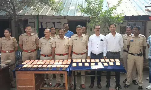 दिवाली उपहार के रूप में गुम हुए 100 मोबाइल पुलिस ने लौटाए