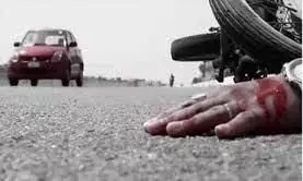 चलाने सीख रहा था का, बेकाबू होने से पलटी, 1 की मौत, 3 घायल चलाने सीख रहा था का, बेकाबू होने से पलटी, 1 की मौत, 3 घायल