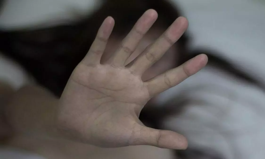 कल्याण के नजदीक टिटवाला में महिला यात्री के साथ जबरन रेप, ड्यूटी से घर लौट रही थी कल्याण के नजदीक टिटवाला में महिला यात्री के साथ जबरन रेप, ड्यूटी से घर लौट रही थी