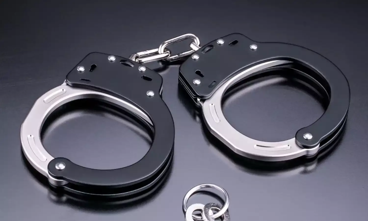 एमसीजी ठेकेदार से रंगदारी वसूलने के आरोप में दो गिरफ्तार