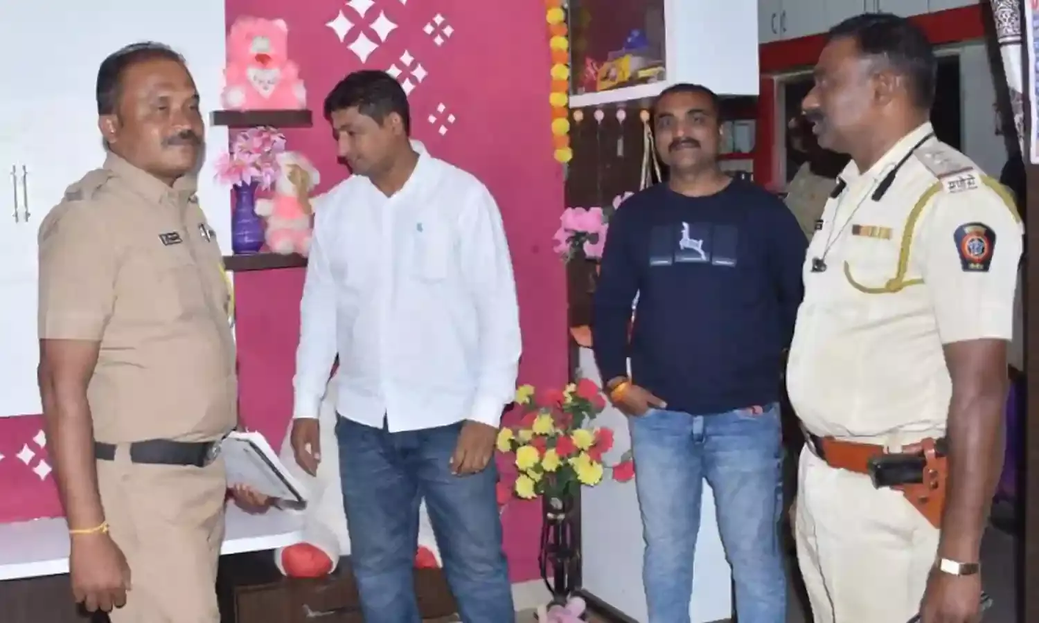 बंद घर से उड़ाए हजारों के जेवरात व सामग्री