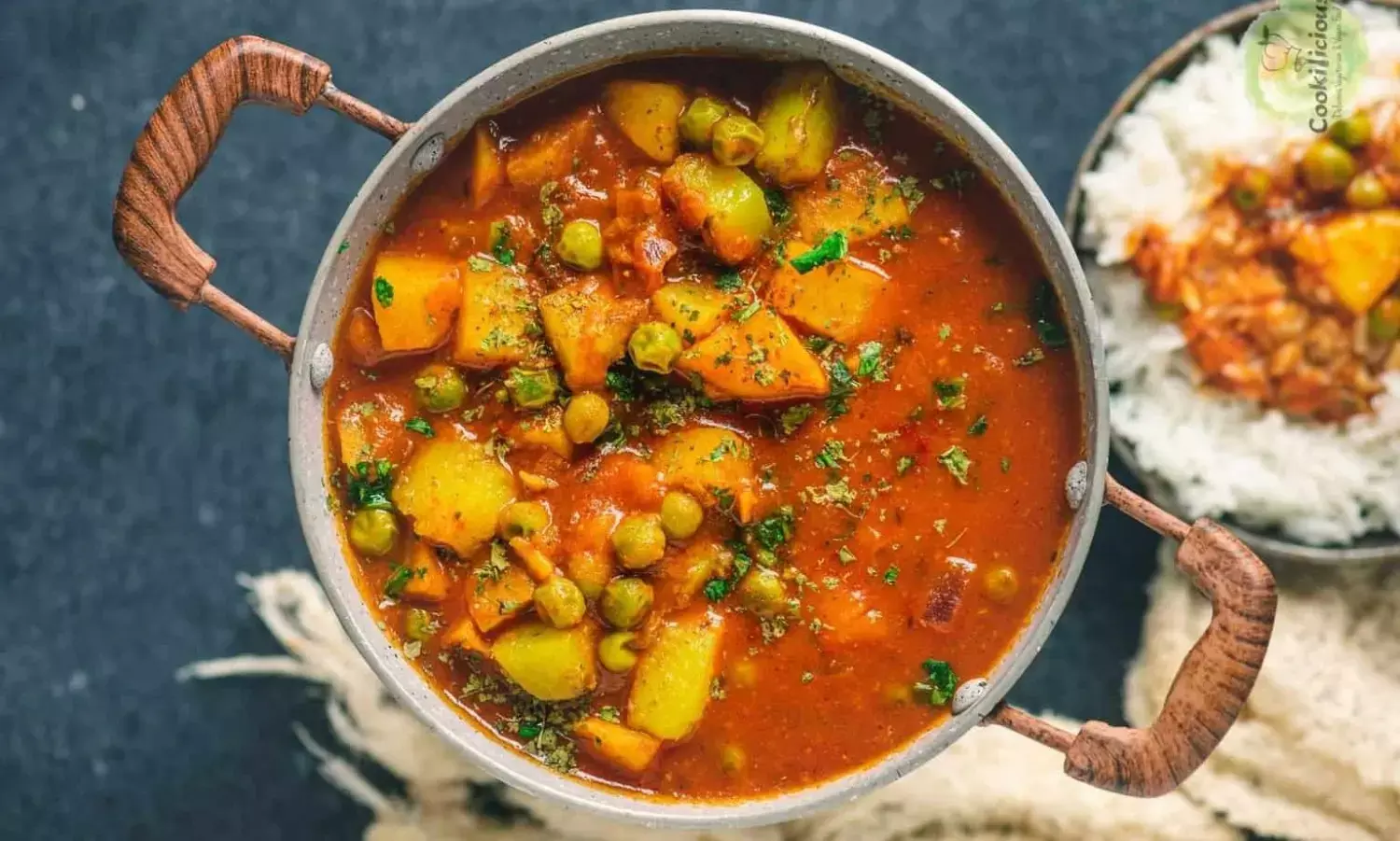 इस तरह से बनाएं आलू-मटर की सब्जी, उंंगलियां चाटते रह जाएंगे लोग