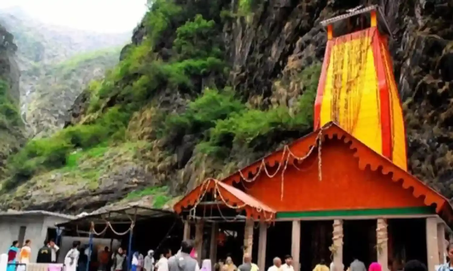 पूरे विधि विधान के साथ बंद हुए यमुनोत्री धाम के कपाट
