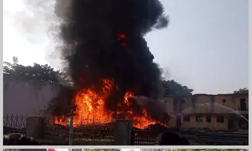पटाखे की चिंगारी से बोखारा में भड़की आग