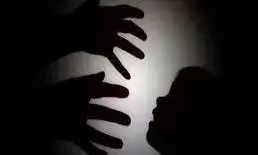 शिशु का उपचार कराने आई महिला से दुष्कर्म