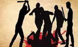 ग्रेटर नोएडा में दो पक्षों में हुआ विवाद, जमकर चले लाठी डंडे, एक की मौत ग्रेटर नोएडा में दो पक्षों में हुआ विवाद, जमकर चले लाठी डंडे, एक की मौत