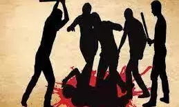 बिहार में पूर्व सैनिक की हत्या, भाग रहे दो अपराधियों को ग्रामीणों ने पीट-पीटकर मार डाला बिहार में पूर्व सैनिक की हत्या, भाग रहे दो अपराधियों को ग्रामीणों ने पीट-पीटकर मार डाला