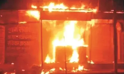 खाली प्लॉट में रखे 5 टिप्पर जलकर खाक, नागठाना से सावंगी के मेघ बायपास की घटना खाली प्लॉट में रखे 5 टिप्पर जलकर खाक, नागठाना से सावंगी के मेघ बायपास की घटना