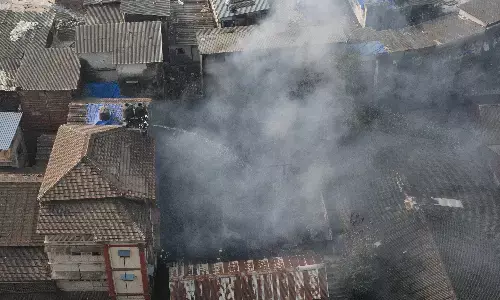 भायखला के मदनपुरा में आग, 2 एलपीजी सिलेंडरों में विस्फोट भायखला के मदनपुरा में आग, 2 एलपीजी सिलेंडरों में विस्फोट