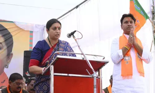 जबलपुर के सिहोरा सहित बालाघाट के लालबर्रा व कटंगी में केन्द्रीय मंत्री स्मति ईरानी बोलीं- वैक्सीन का विरोध करने वाली कांग्रेस को हार का इंजेक्शन लगाओ