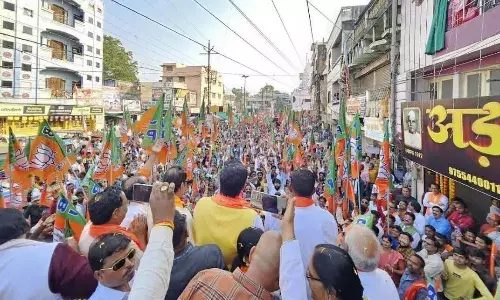 अभिनेता रवि किशन और सुनील लहरी ने सिवनी में किया रोड शो