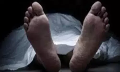 दिल्ली में घर की बालकनी से गिरे कैंसर मरीज की मौत दिल्ली में घर की बालकनी से गिरे कैंसर मरीज की मौत