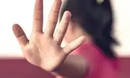 युवती से छेड़छाड़, ब्लैकमेलिंग कर बुलाया मिलने