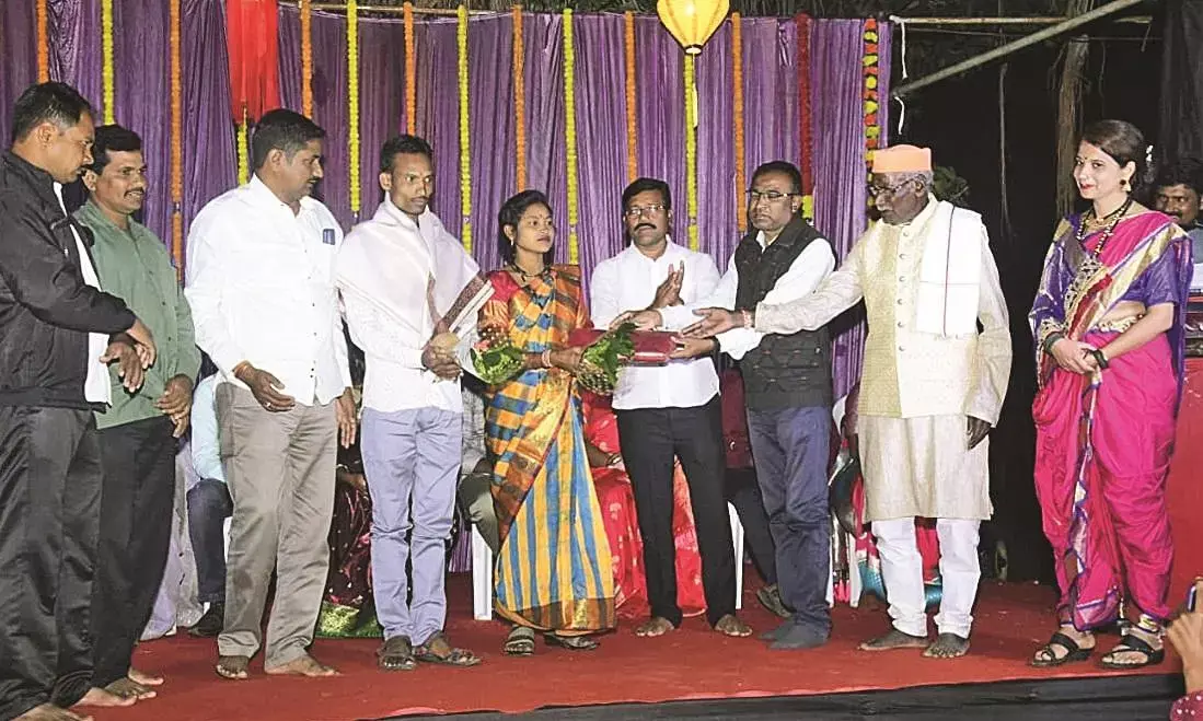 एक गांव ऐसा जहां नए दामादों काे एकत्रित कर कराया मिलन