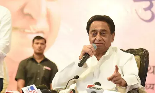 वोटिंग के बीच कमलनाथ ने साधा बीजेपी पर निशाना, बोले- बीजेपी कर रही प्रशासन का दुरुपयोग वोटिंग के बीच कमलनाथ ने साधा बीजेपी पर निशाना, बोले- बीजेपी कर रही प्रशासन का दुरुपयोग