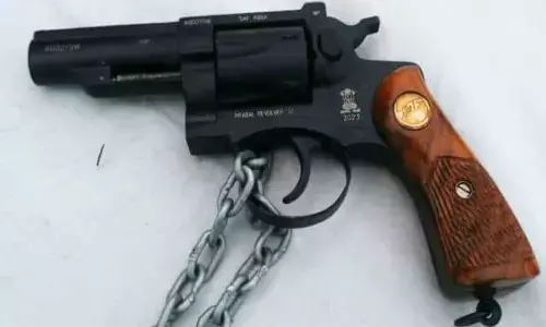 2 आरोपियों पर 2-2 लाख रुपये का इनाम घोषित 2 आरोपियों पर 2-2 लाख रुपये का इनाम घोषित