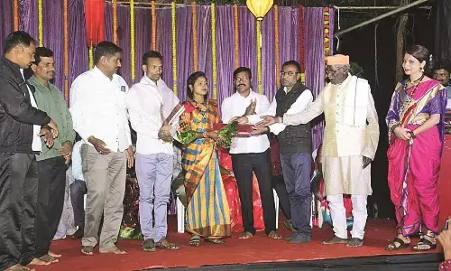 एक गांव ऐसा जहां नए दामादों काे एकत्रित कर कराया मिलन एक गांव ऐसा जहां नए दामादों काे एकत्रित कर कराया मिलन