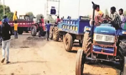 जब्त की गई 85 ब्रास रेत घरकुल लाभार्थियों को बांटी