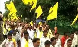 आरक्षण के लिए धनगर समाज ने बारामती में रोका रास्ता