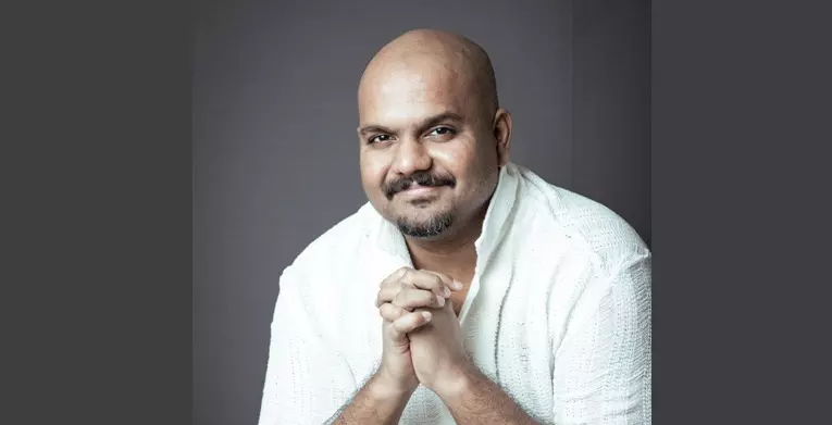 प्रसिद्ध भारतीय फिल्म निर्माता दीपन बूपैथी से मिलें प्रसिद्ध भारतीय फिल्म निर्माता दीपन बूपैथी से मिलें