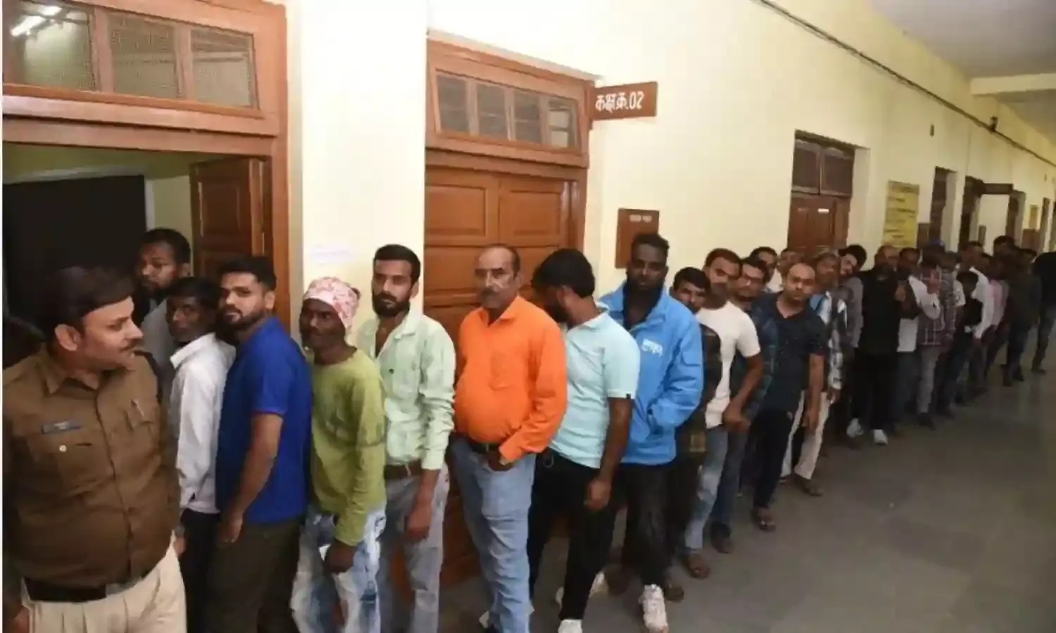 बुजुर्ग की मौत, अंतिम संस्कार के पहले परिवार ने किया मतदान