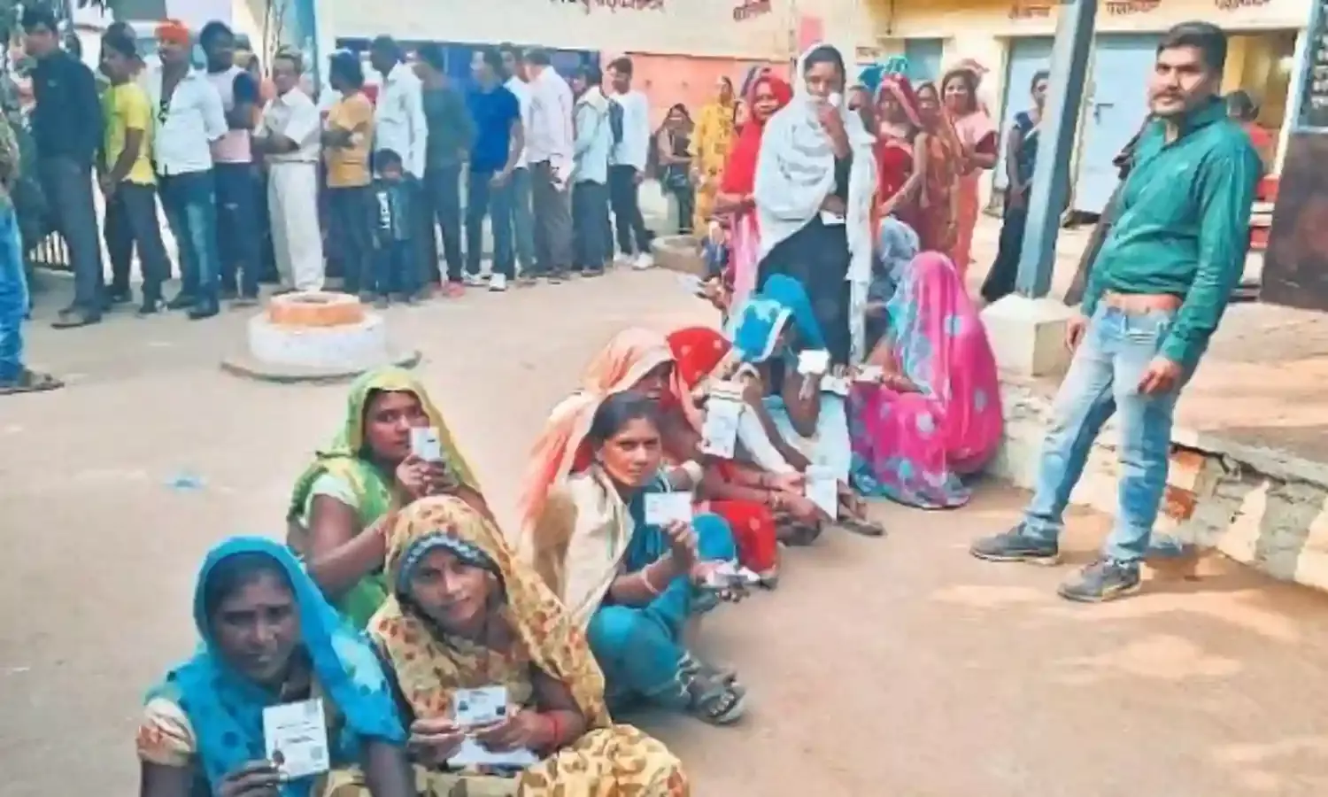 वोटर लिस्ट से नाम गायब, कुछ के बूथ बदले, कहीं पहुँचे तो पता चला कि कोई और कर गया मतदान