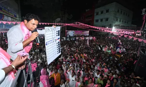 अजहरुद्दीन के साथ क्रिकेट खेलें, लेकिन उन्हें वोट न दें : केटीआर