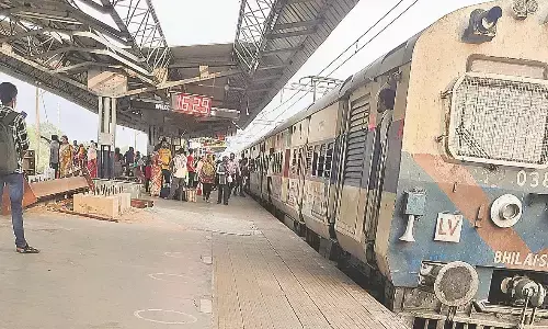 ट्रेन में ज्वलनशील पदार्थ ले जाने वाले 15 यात्रियों पर कार्रवाई ट्रेन में ज्वलनशील पदार्थ ले जाने वाले 15 यात्रियों पर कार्रवाई