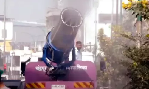 हवा में तैरते धूल के कणों को जमीन पर उतारेगी वॉटर फॉगर मशीन हवा में तैरते धूल के कणों को जमीन पर उतारेगी वॉटर फॉगर मशीन