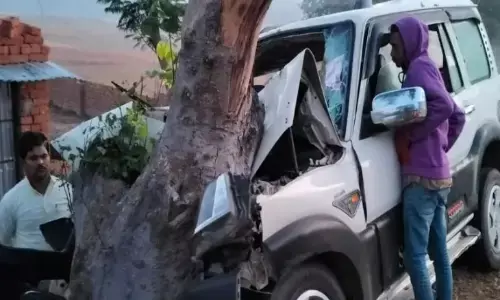 झारखंड के गिरिडीह में सड़क हादसे में छह की मौत झारखंड के गिरिडीह में सड़क हादसे में छह की मौत