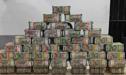 हैदराबाद में पुलिस ने 7.40 करोड़ रुपये जब्त किए हैदराबाद में पुलिस ने 7.40 करोड़ रुपये जब्त किए