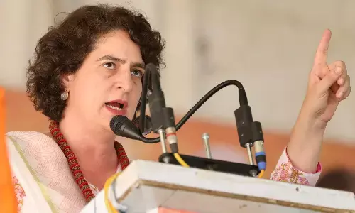 ट्रेनों में भीड़ को लेकर प्रियंका ने भाजपा पर बोला हमला, सरकार पर रेलवे को बर्बाद करने का आरोप लगाया ट्रेनों में भीड़ को लेकर प्रियंका ने भाजपा पर बोला हमला, सरकार पर रेलवे को बर्बाद करने का आरोप लगाया