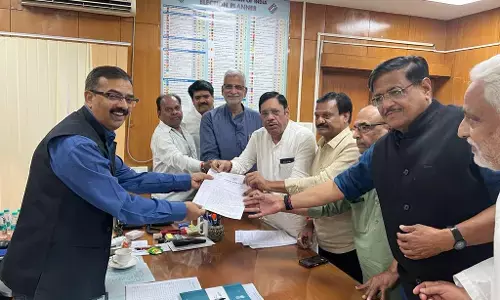 चुनाव ड्यूटी पर तैनात मतदान से वंचित कर्मचारियों को पोस्टल वोट जारी कर मतदान कराये जाये : वर्मा चुनाव ड्यूटी पर तैनात मतदान से वंचित कर्मचारियों को पोस्टल वोट जारी कर मतदान कराये जाये : वर्मा