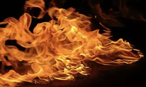 हावड़ा में जूट मिल में लगी भीषण आग, लाखों का सामान जलकर हुआ खाक