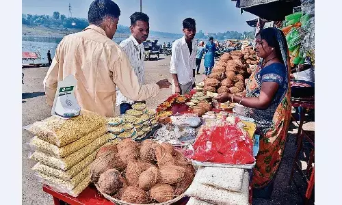 दुकानदार भी नहीं कर रहे नियमों का पालन, वातावरण हो रहा प्रदूषित, नगर निगम नहीं कर रहा कोई कार्रवाई दुकानदार भी नहीं कर रहे नियमों का पालन, वातावरण हो रहा प्रदूषित, नगर निगम नहीं कर रहा कोई कार्रवाई