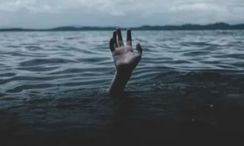 बिहार में छठ पूजा के दौरान डूबा युवक