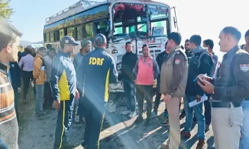 पौड़ी में दो बसों की आमने-सामने भिड़ंत, हादसे में 22 यात्री घायल