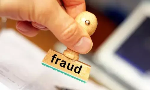 मोदी पेंशन के नाम महिला ने ही बुजुर्ग महिला को ठगा मोदी पेंशन के नाम महिला ने ही बुजुर्ग महिला को ठगा