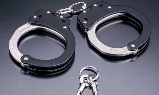 35% कमीशन पर मरीजों को अग्रवाल मेडिकल सेंटर रेफर करने वाला फर्जी केमिस्ट गिरफ्तार 35% कमीशन पर मरीजों को अग्रवाल मेडिकल सेंटर रेफर करने वाला फर्जी केमिस्ट गिरफ्तार