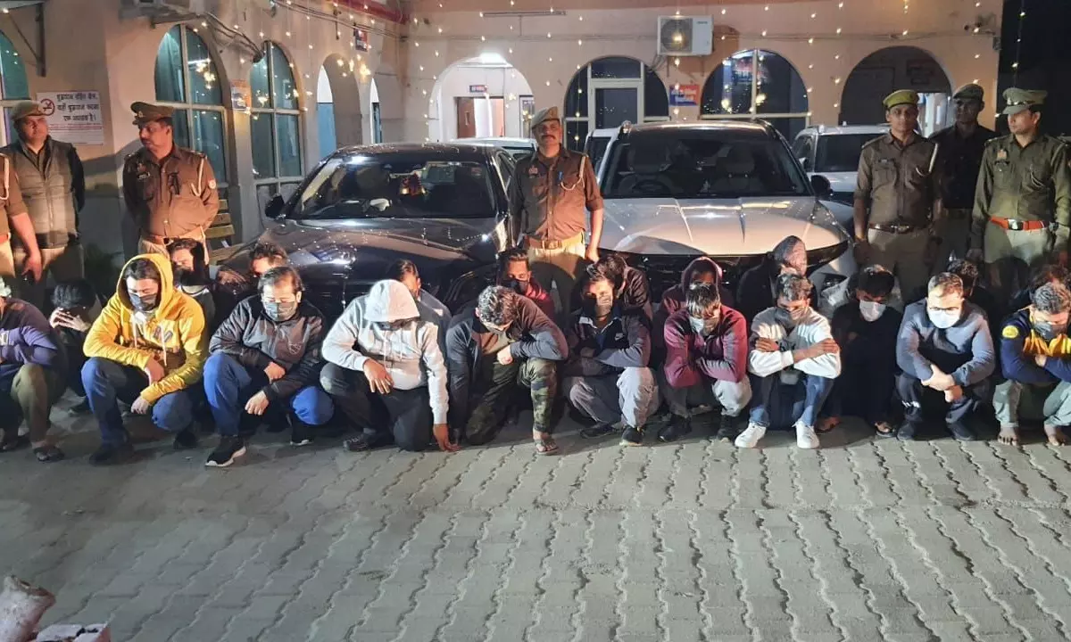 अमेरिकी नागरिकों से ठगी करने वाले इंटरनेशनल कॉल सेंटर का भंडाफोड़, 24 गिरफ्तार, लग्जरी गाड़ियां, विदेशी मुद्रा बरामद अमेरिकी नागरिकों से ठगी करने वाले इंटरनेशनल कॉल सेंटर का भंडाफोड़, 24 गिरफ्तार, लग्जरी गाड़ियां, विदेशी मुद्रा बरामद