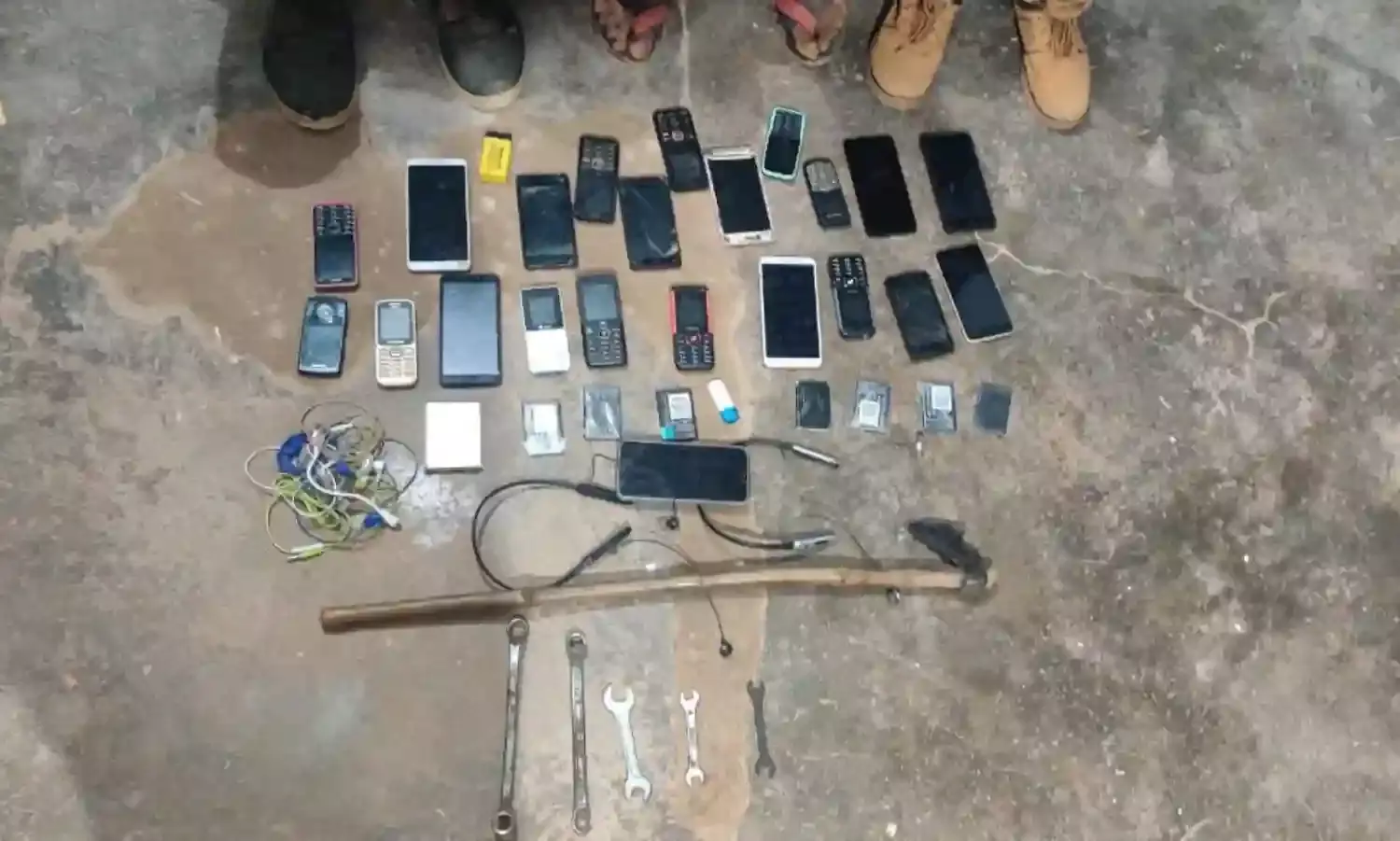 चोरी की घटनाओं में पुलिस ने पकड़े तीन आरोपी एक नाबालिग