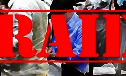 बेंगलुरू में उद्योगपतियों के आवासों और कार्यालयों पर छापेमारी बेंगलुरू में उद्योगपतियों के आवासों और कार्यालयों पर छापेमारी