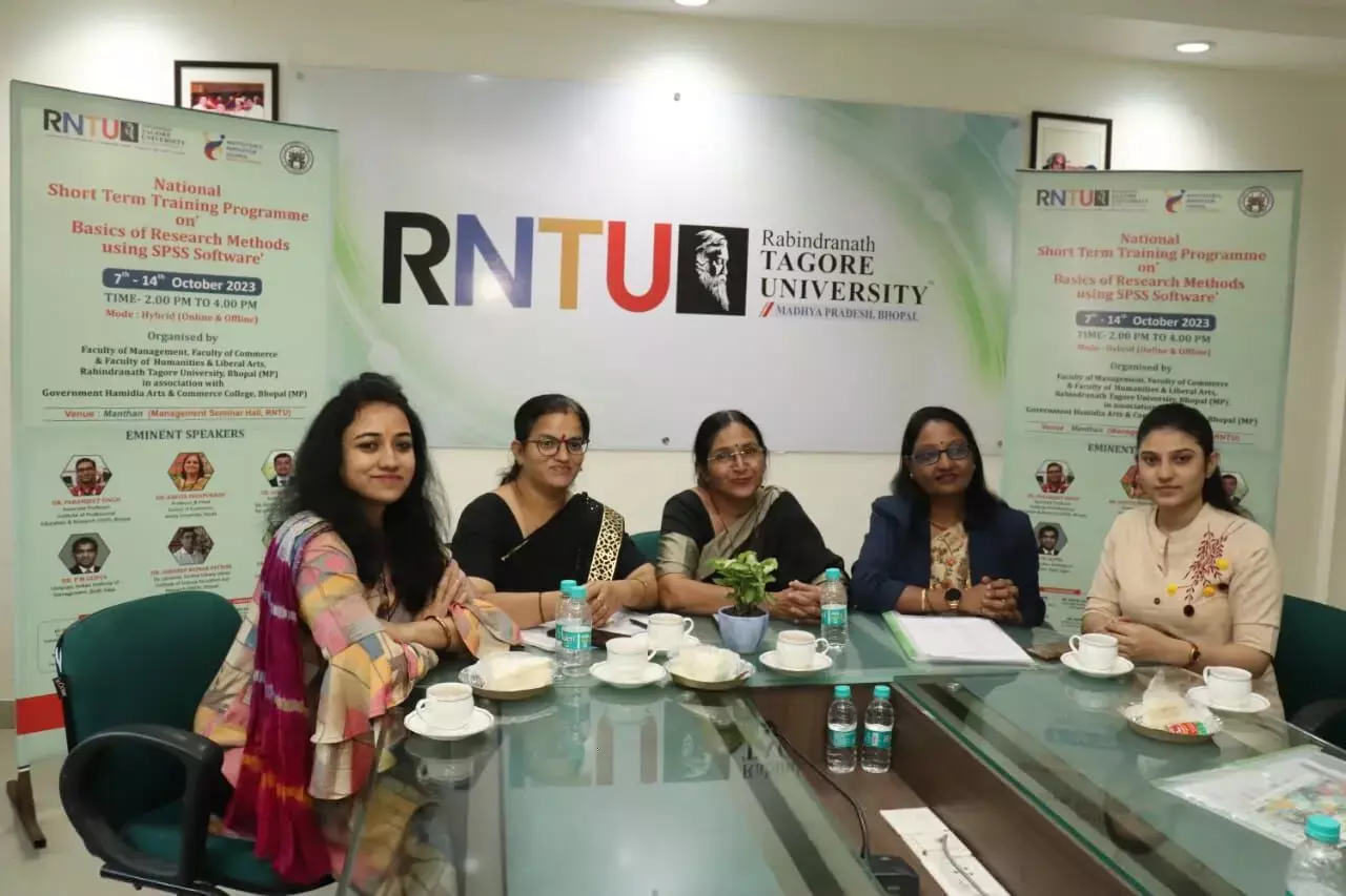 रबीन्द्रनाथ टैगोर विश्वविद्यालय में सात दिवसीय नेशनल शार्ट टर्म ट्रेनिंग प्रोग्राम ऑन बेसिक ऑफ रिसर्च मेथड्स यूजिंग एस पी एस एस सॉफ्टवेयर का आयोजन संपन्न