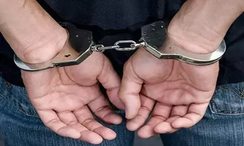 कामठी में क्रिकेट बुकी गिरफ्तार, मोबाइल से पता चला कामठी में क्रिकेट बुकी गिरफ्तार, मोबाइल से पता चला