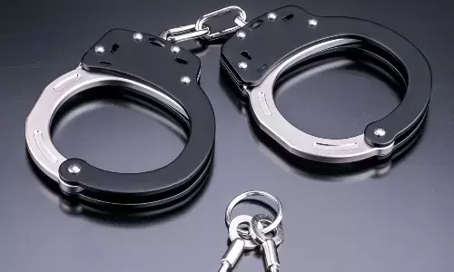 पुलिस की वर्दी में बिल्डर के घर डाका डालने जा रहे छह अपराधी गिरफ्तार