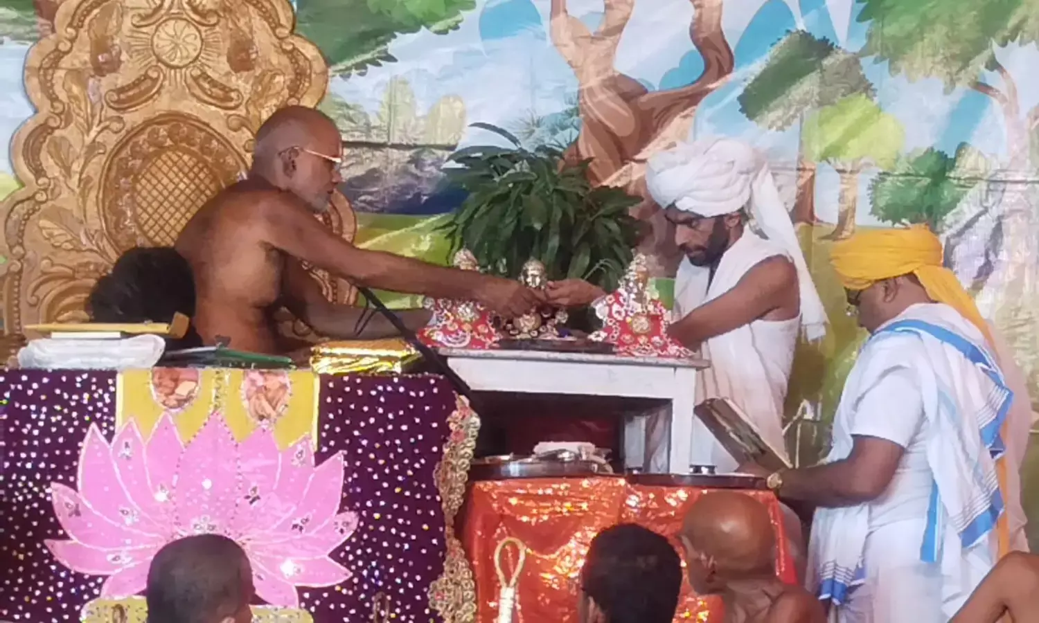 श्रेयांश गिरी महोत्सव तृतीय दिवस, निमित्र पाकर प्रभु ने धारण किया वैराग्य